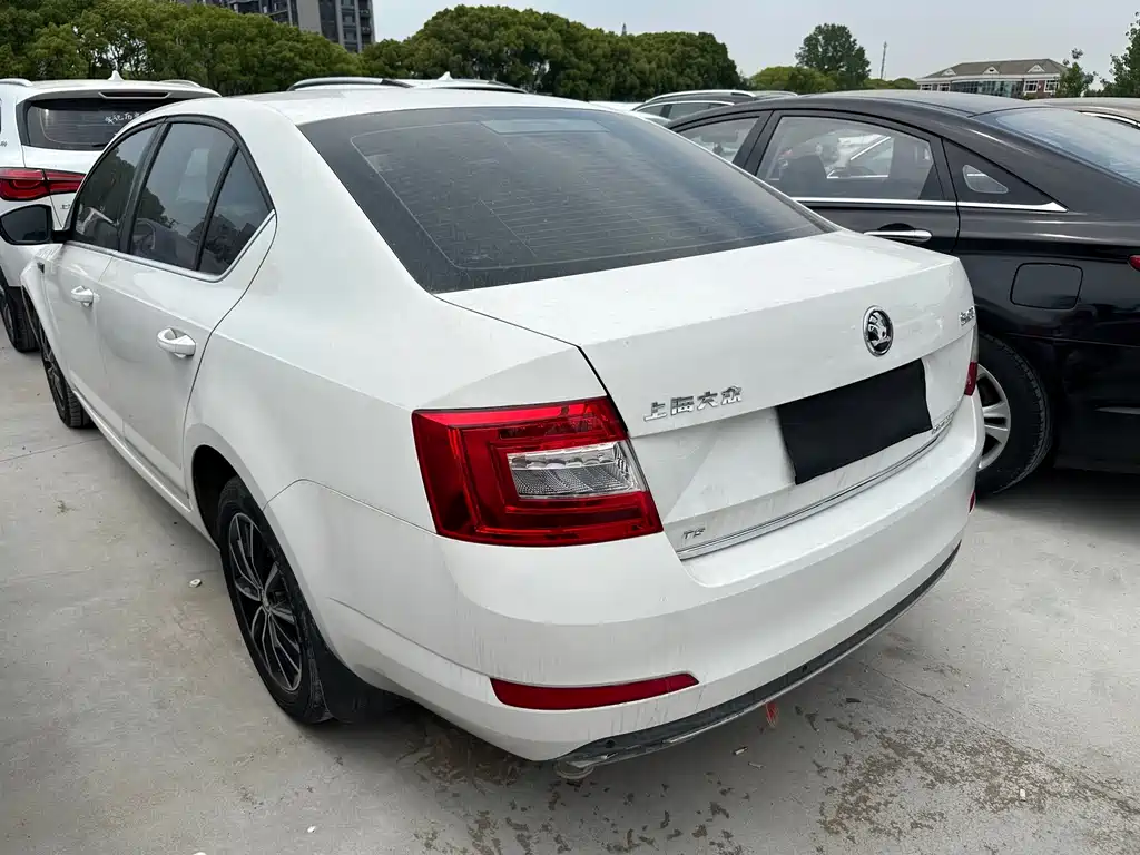 Skoda Octavia 2016 — фото 15