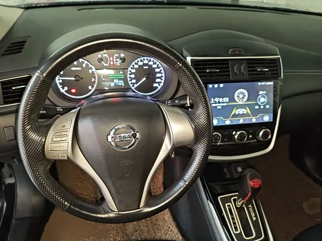 Nissan Tiida 2017 — фото 10