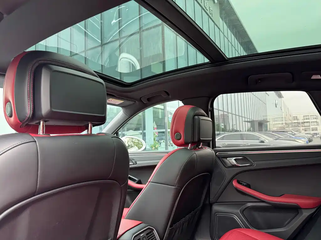 Porsche Macan 2019 — фото 11
