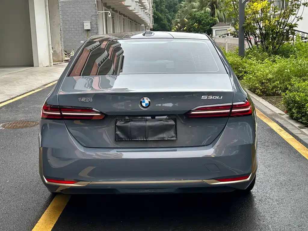 BMW 5 Series 2024