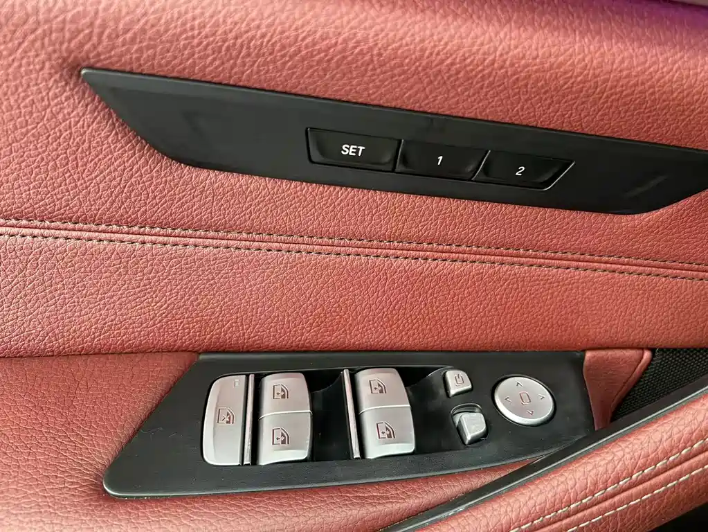 BMW 5 Series 2019 — фото 19