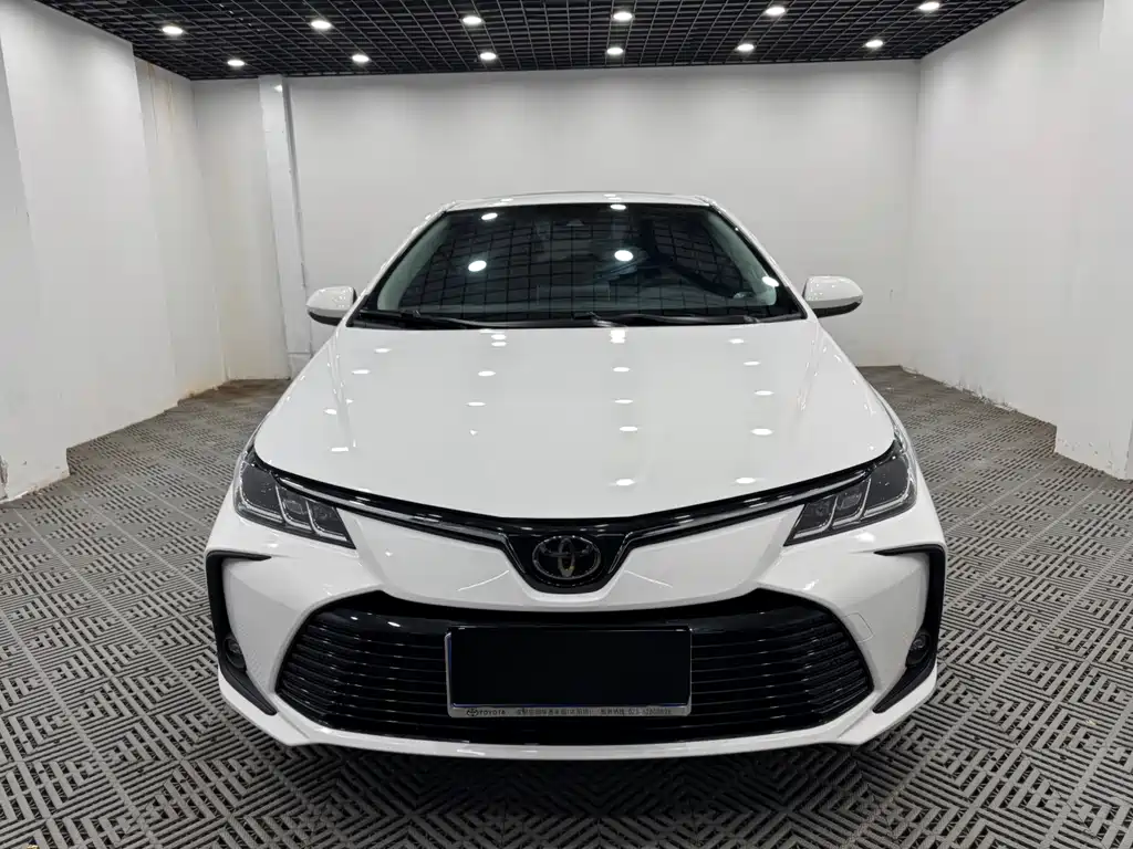 Toyota Corolla 2023 — фото 2