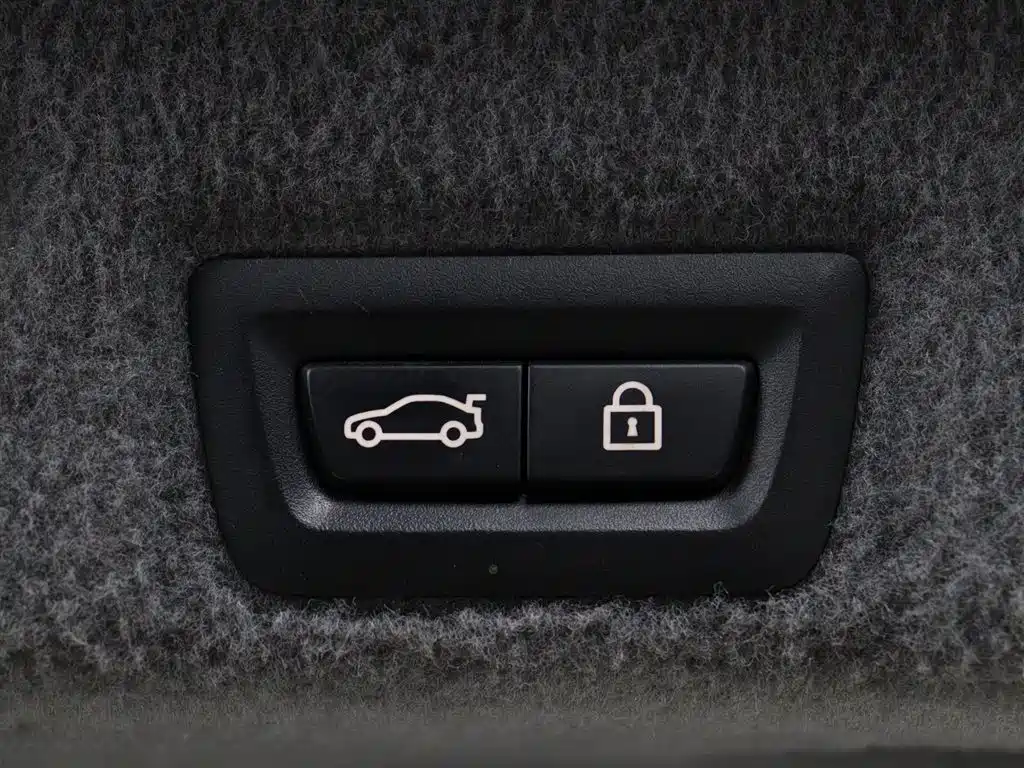 BMW 7 Series 2012 — фото 15