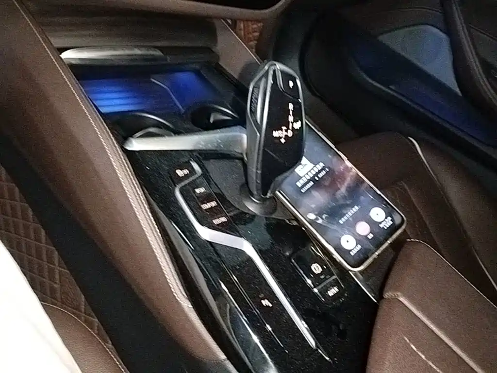 BMW 5 Series 2021 — фото 14