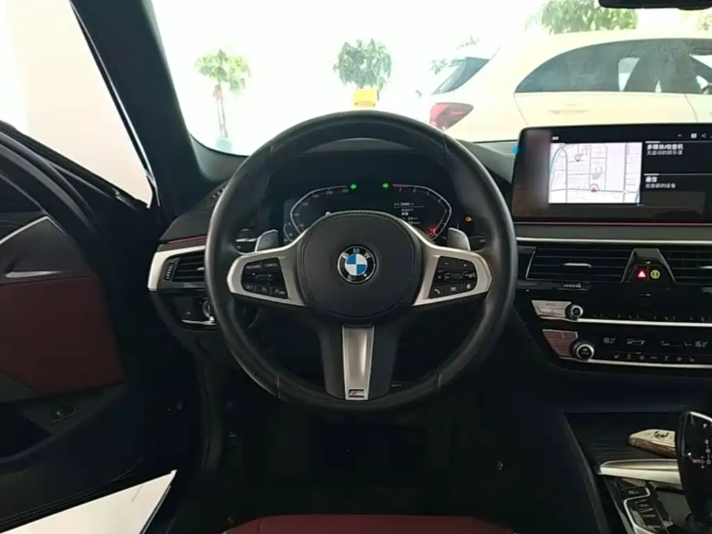 BMW 5 Series 2022 — фото 11