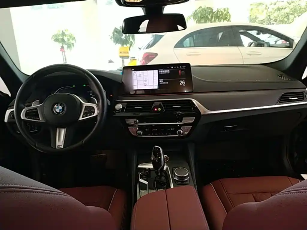 BMW 5 Series 2022 — фото 10