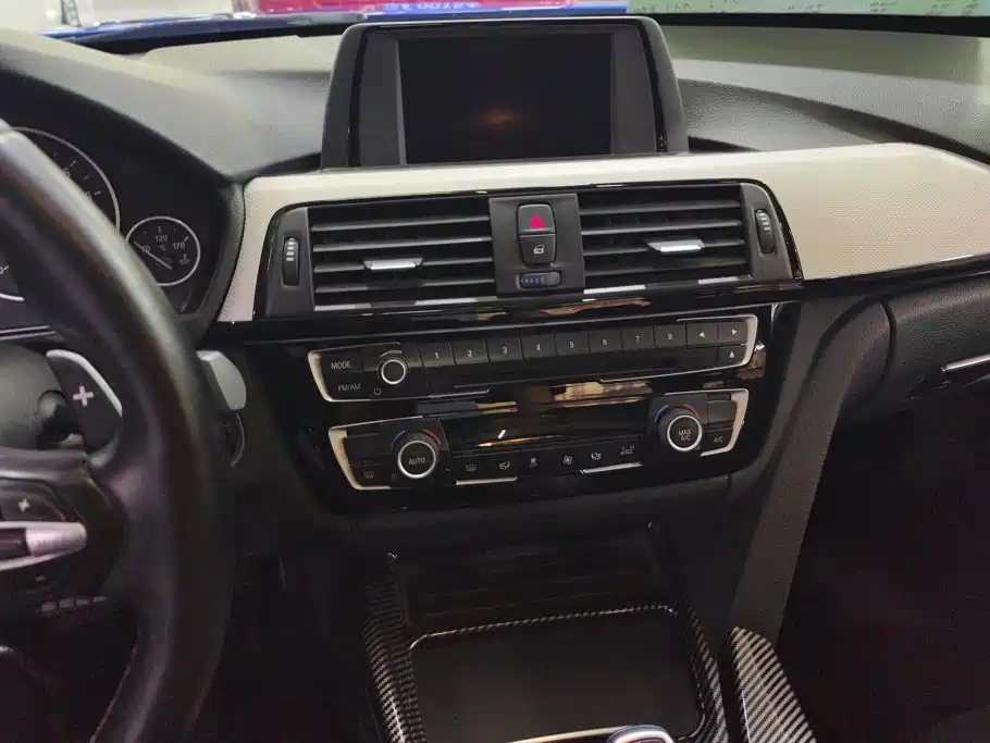 BMW 3 Series 2017 — фото 13