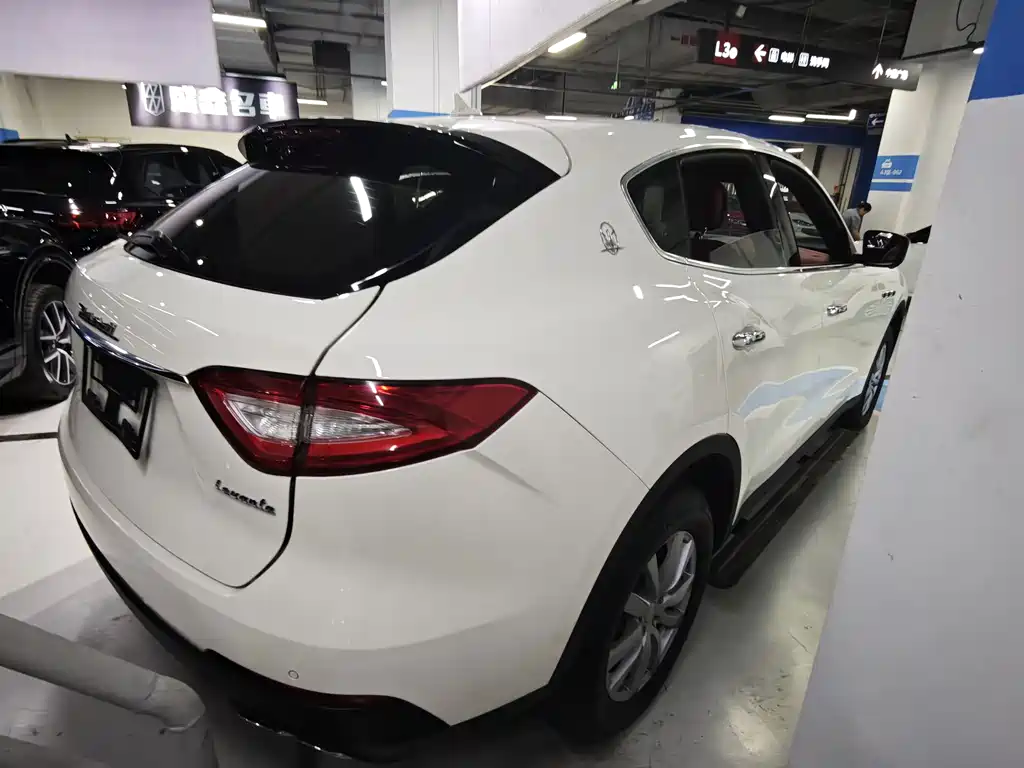 Maserati Levante 2017 — фото 9