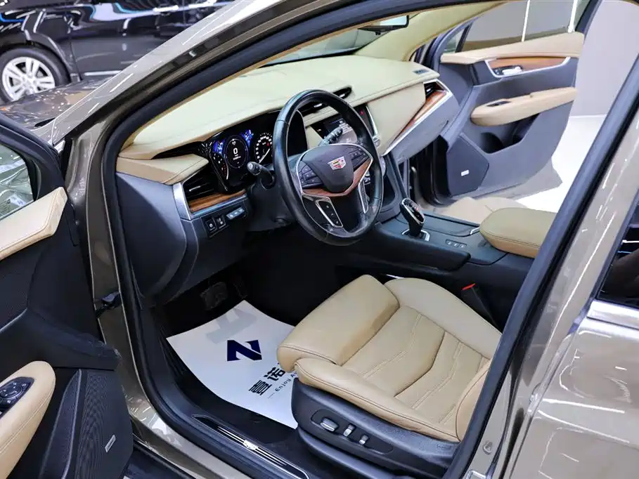 Cadillac XT5 2017 — фото 16