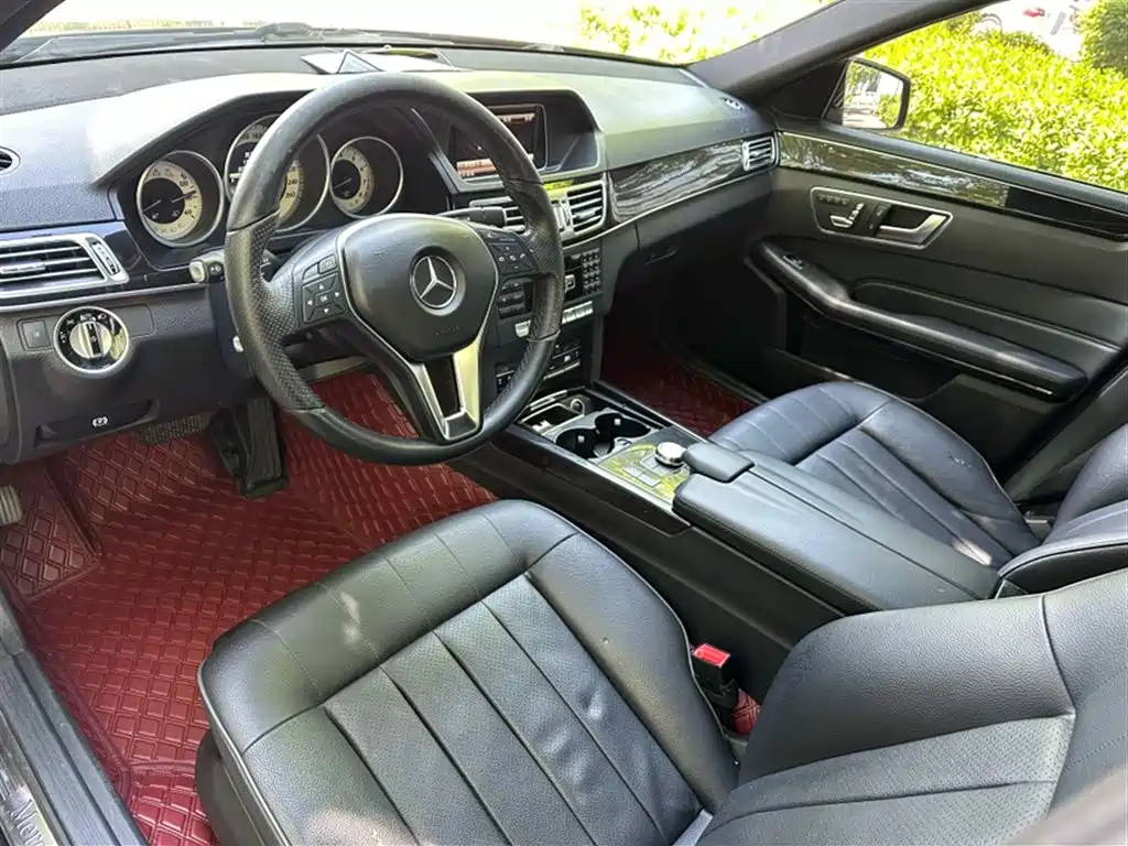 Mercedes-Benz E-Class 2015 — фото 18