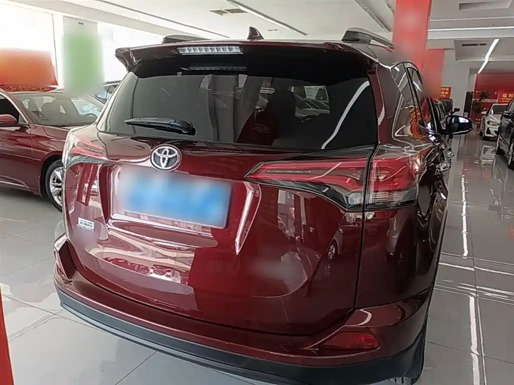Toyota RAV4 2017 — фото 6