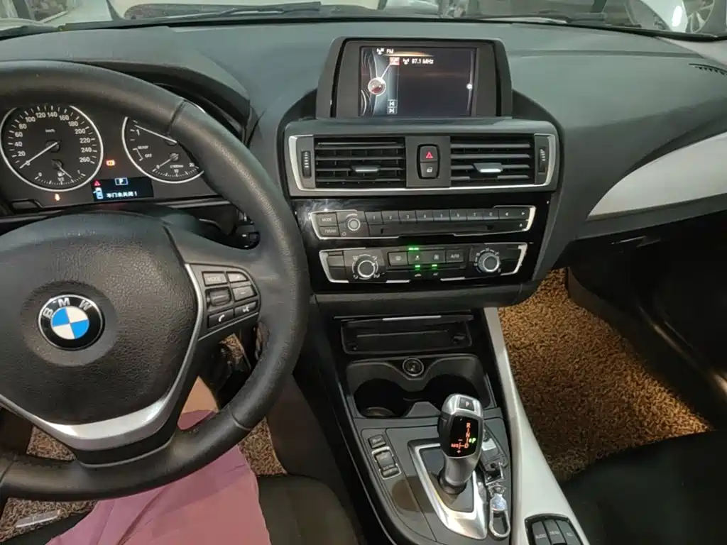 BMW 1 Series 2017 — фото 10