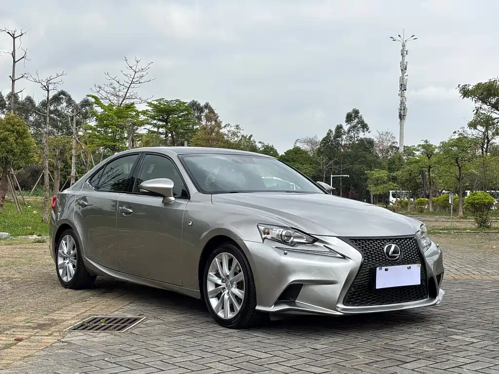 Lexus IS 2016 — фото 3