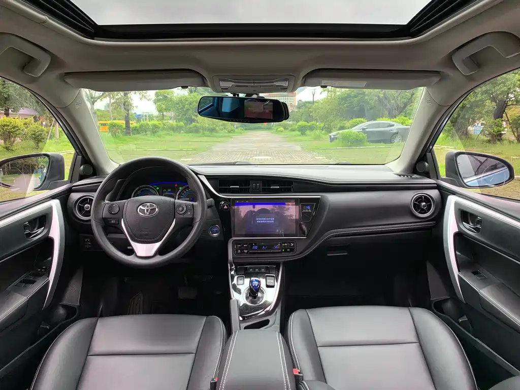 Toyota Corolla 2018 — фото 10