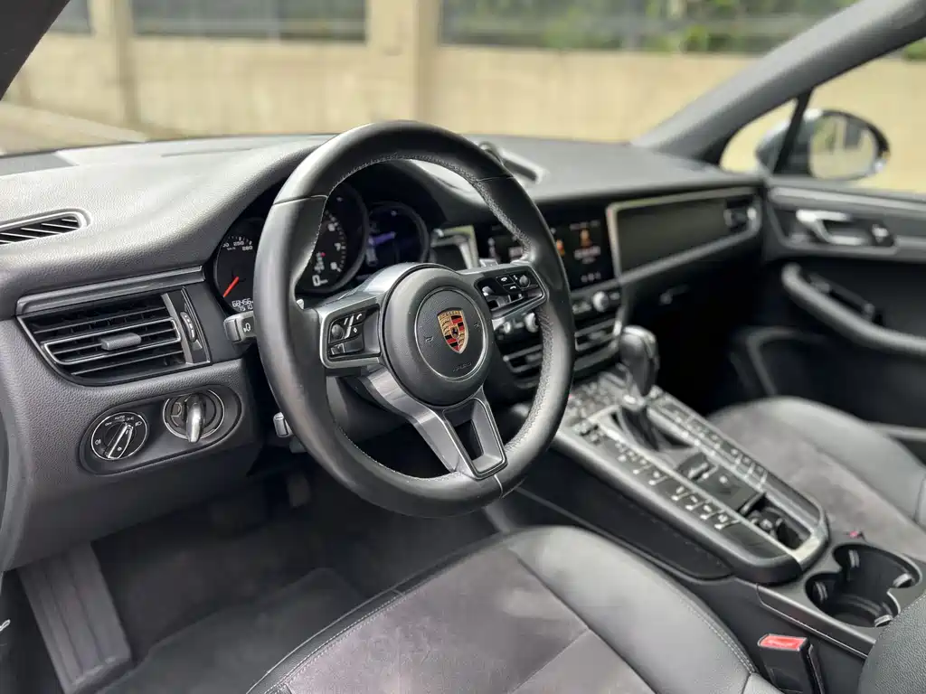 Porsche Macan 2018 — фото 8