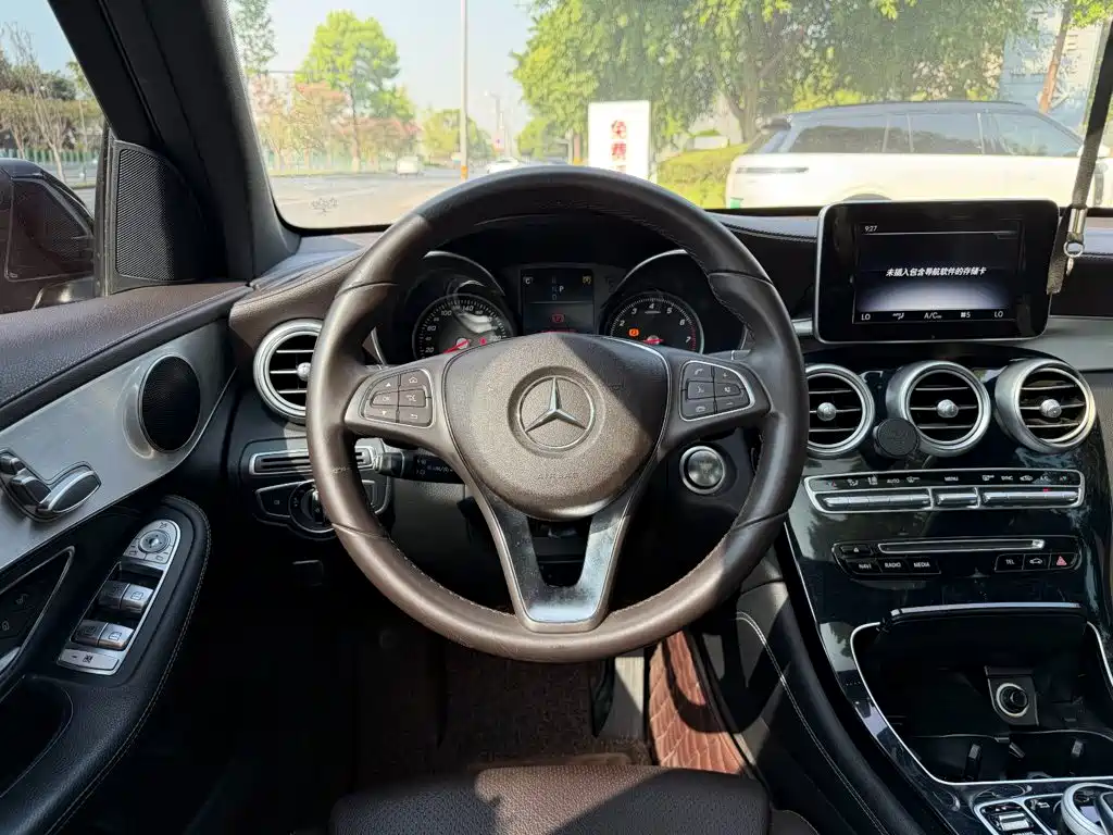 Mercedes-Benz GLC 2017 — фото 14