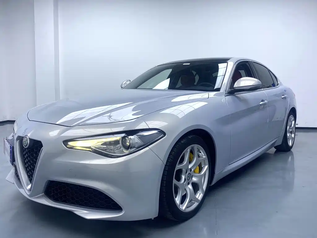 Alfa Romeo Giulia 2020 — фото 1