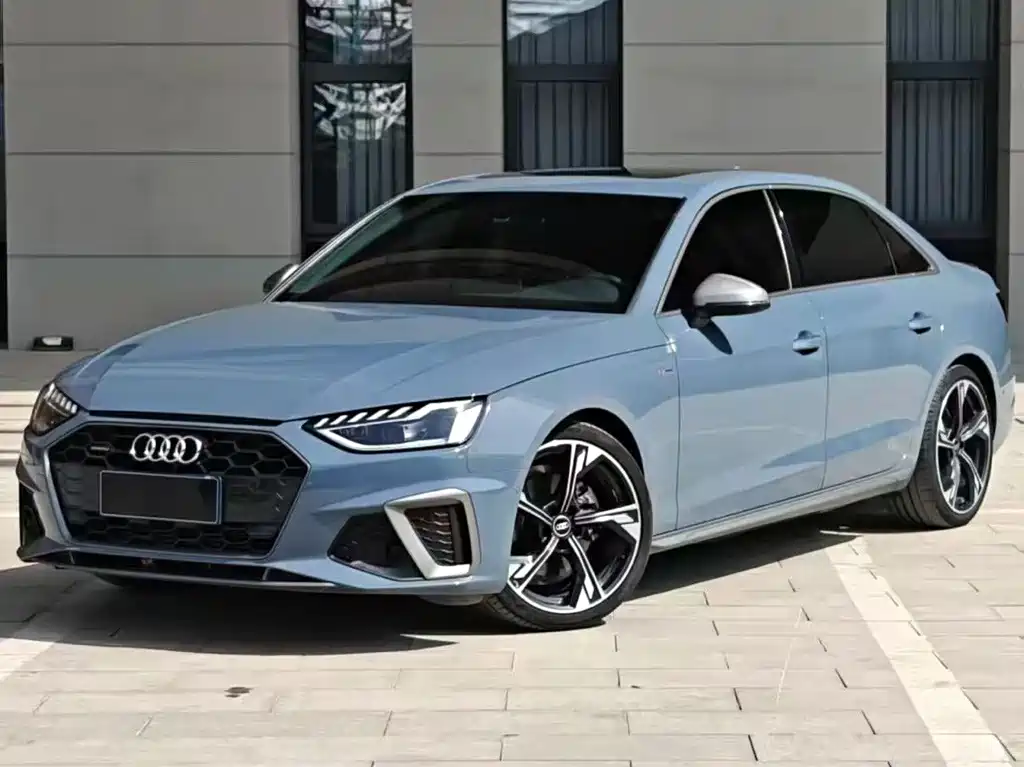 Audi A4L 2022 — фото 1