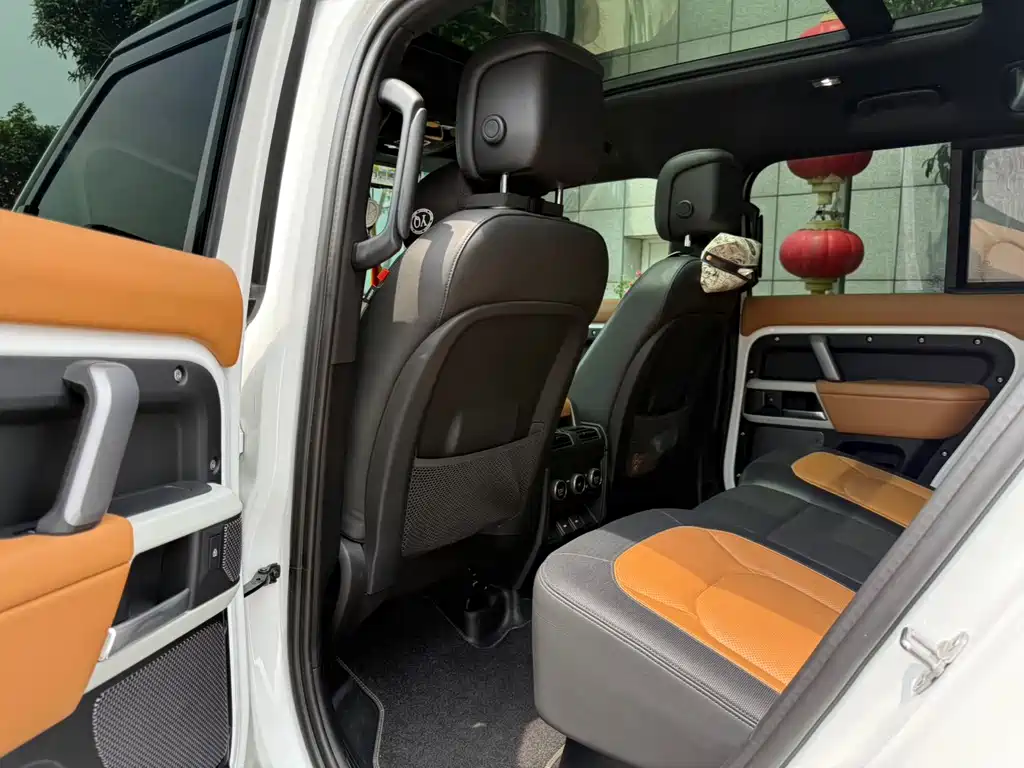 Land Rover Defender 2024 — фото 12