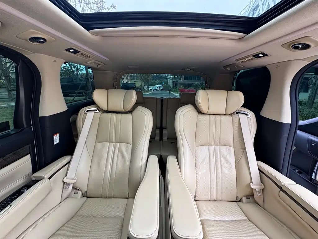 Toyota Alphard 2021 — фото 16
