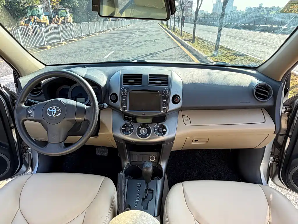 Toyota RAV4 2013 — фото 6