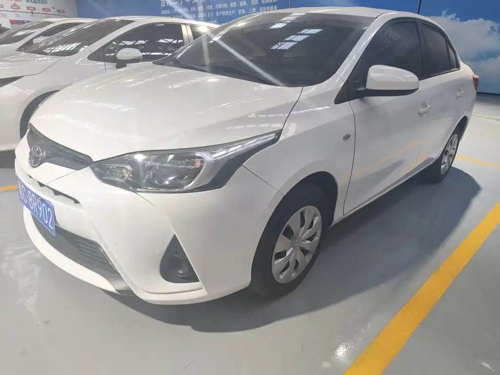 Toyota Yaris L 2022 — фото 1