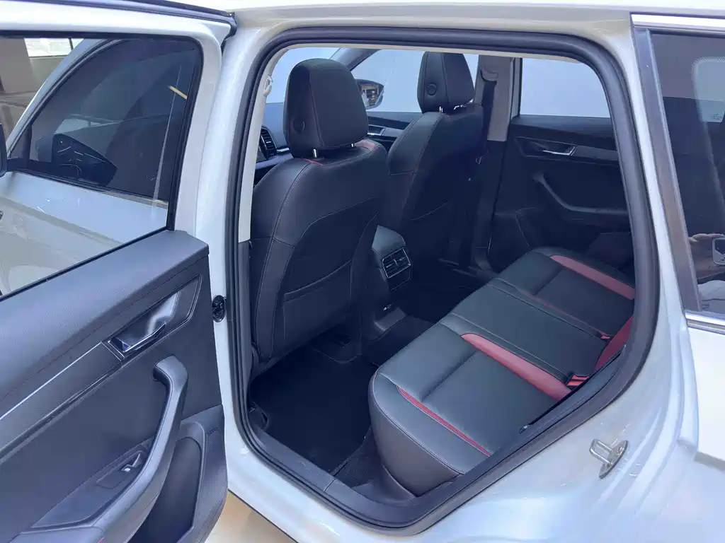 Skoda Karoq 2023 — фото 11