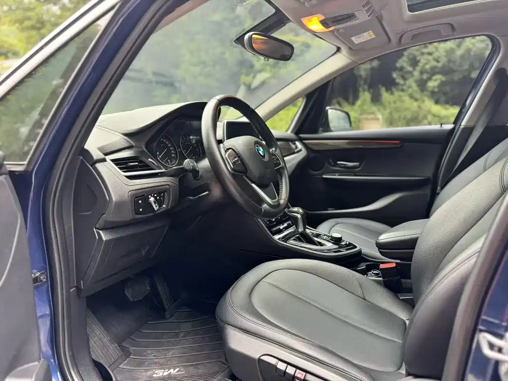 BMW 2 Series Active Tourer 2017 — фото 7
