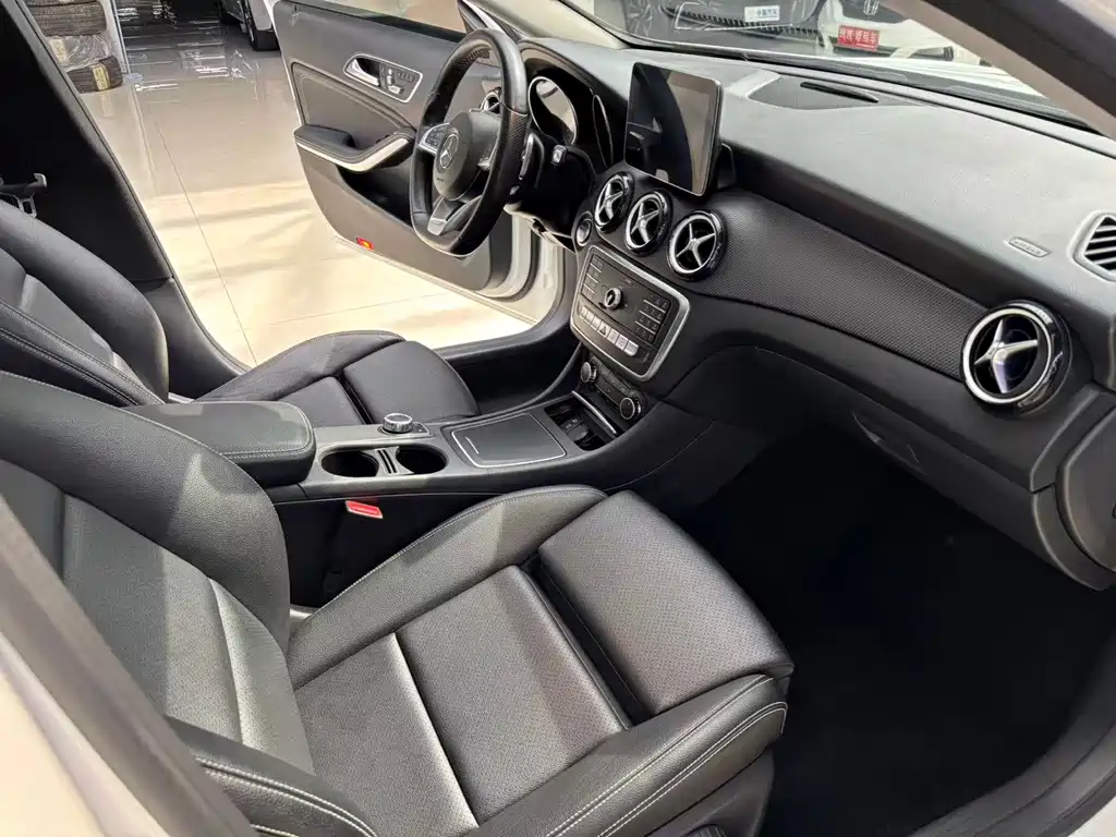 Mercedes-Benz GLA 2020