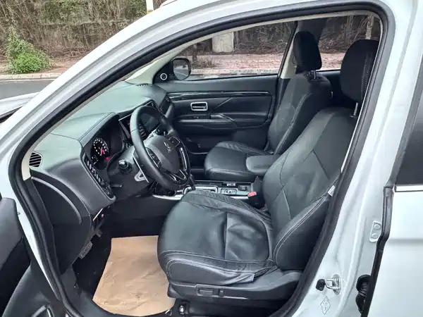 Mitsubishi Outlander 2018