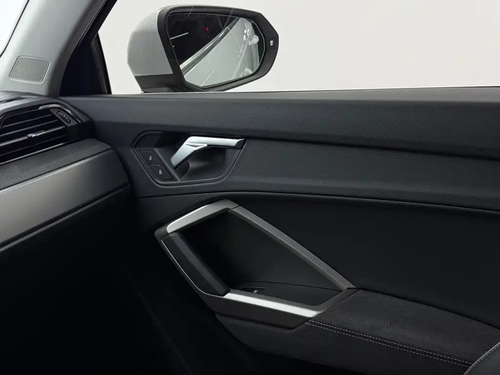 Audi Q3 2023 — фото 10