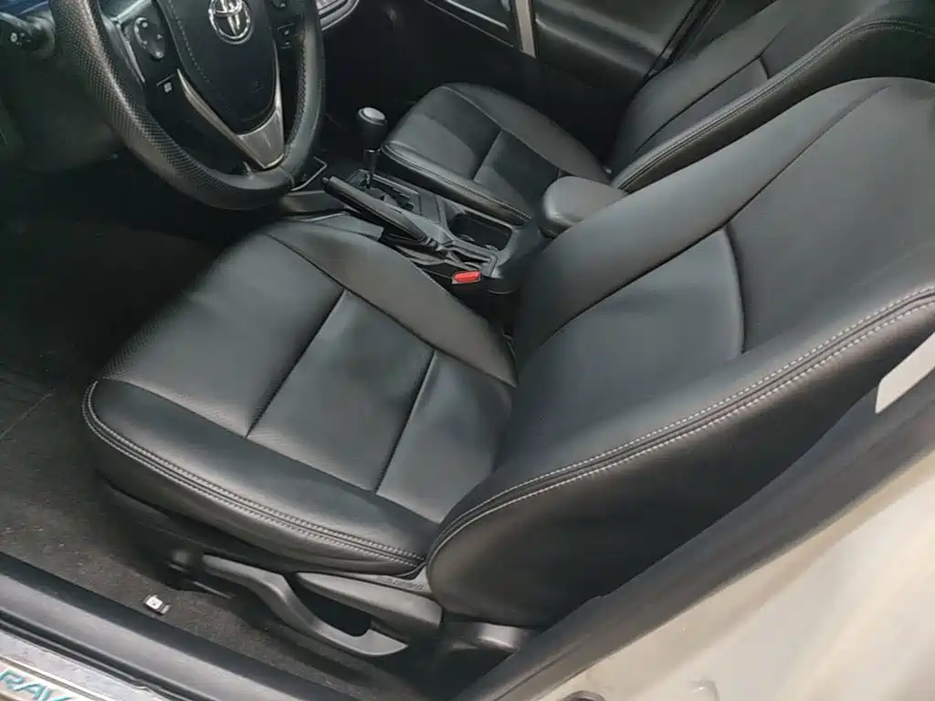 Toyota RAV4 2017 — фото 15