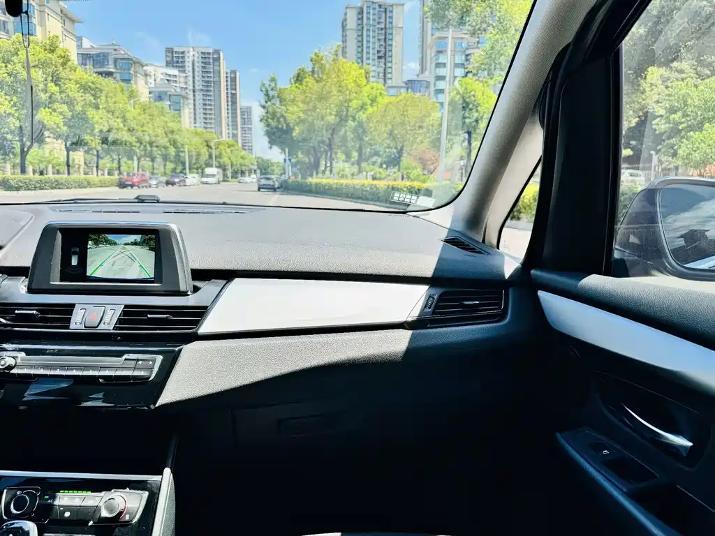 BMW 2 Series Wagon 2018 — фото 14