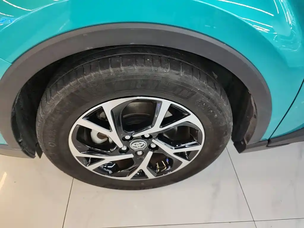 Toyota C-HR 2019 — фото 23