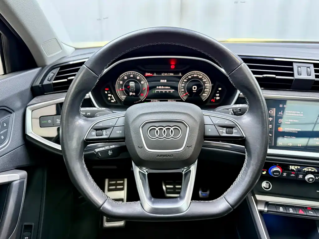 Audi Q3 2022 — фото 9