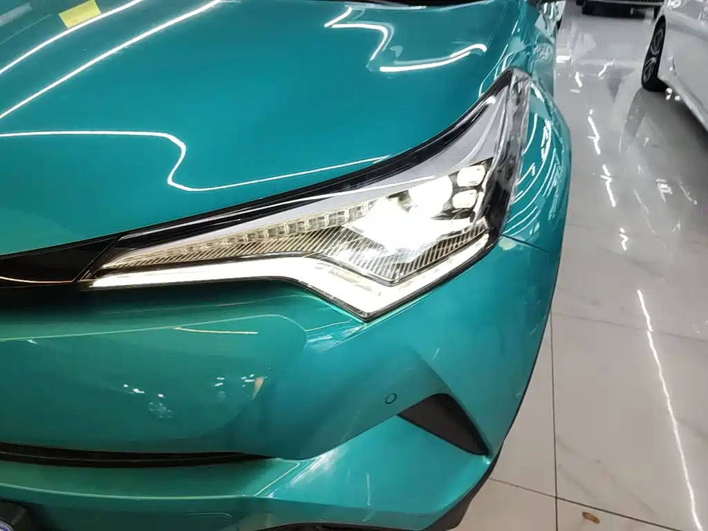 Toyota C-HR 2019 — фото 24
