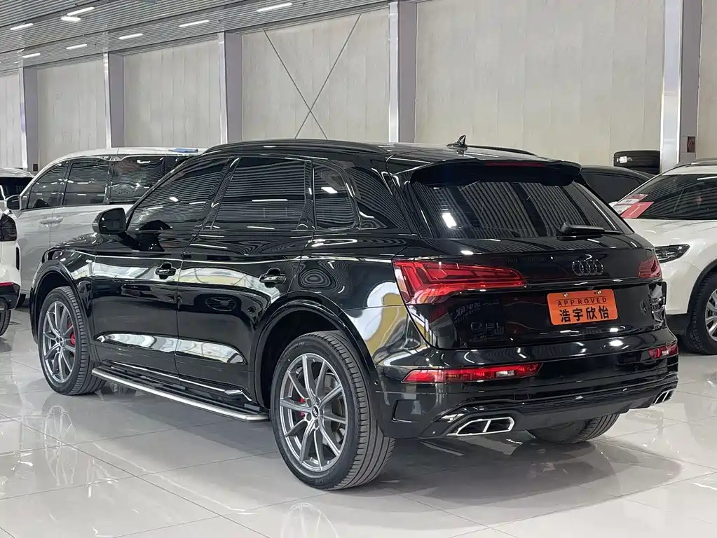 Audi Q5L 2023 — фото 13