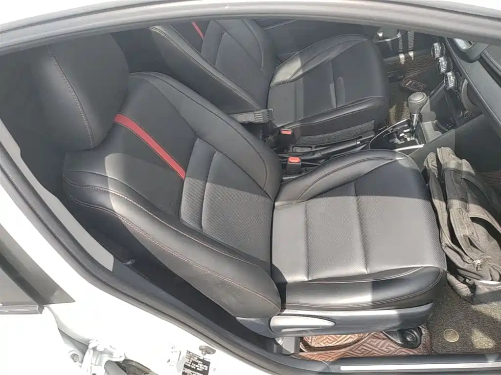 Toyota Yaris L 2020 — фото 25