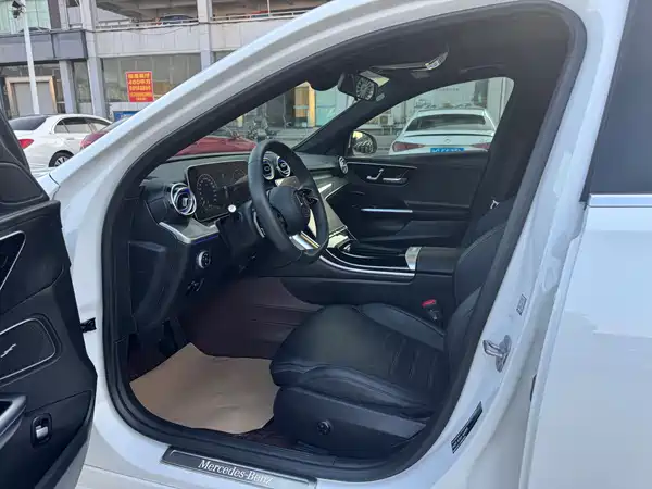 Mercedes-Benz C-Class 2024