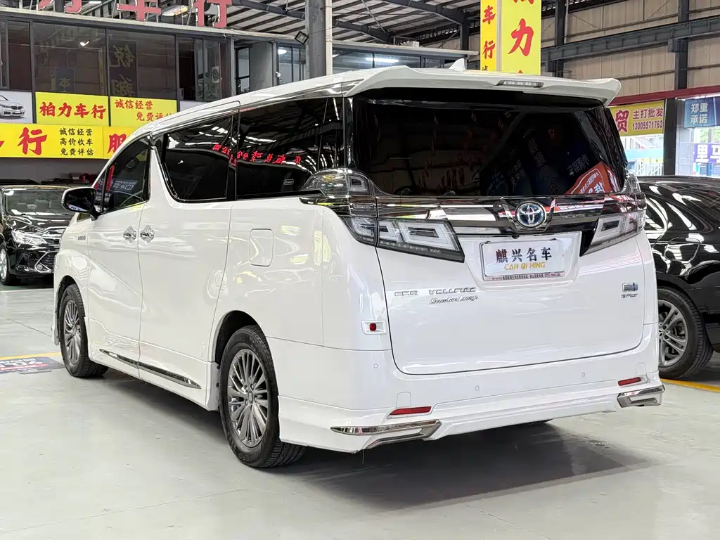 Toyota Vellfire 2023 — фото 4