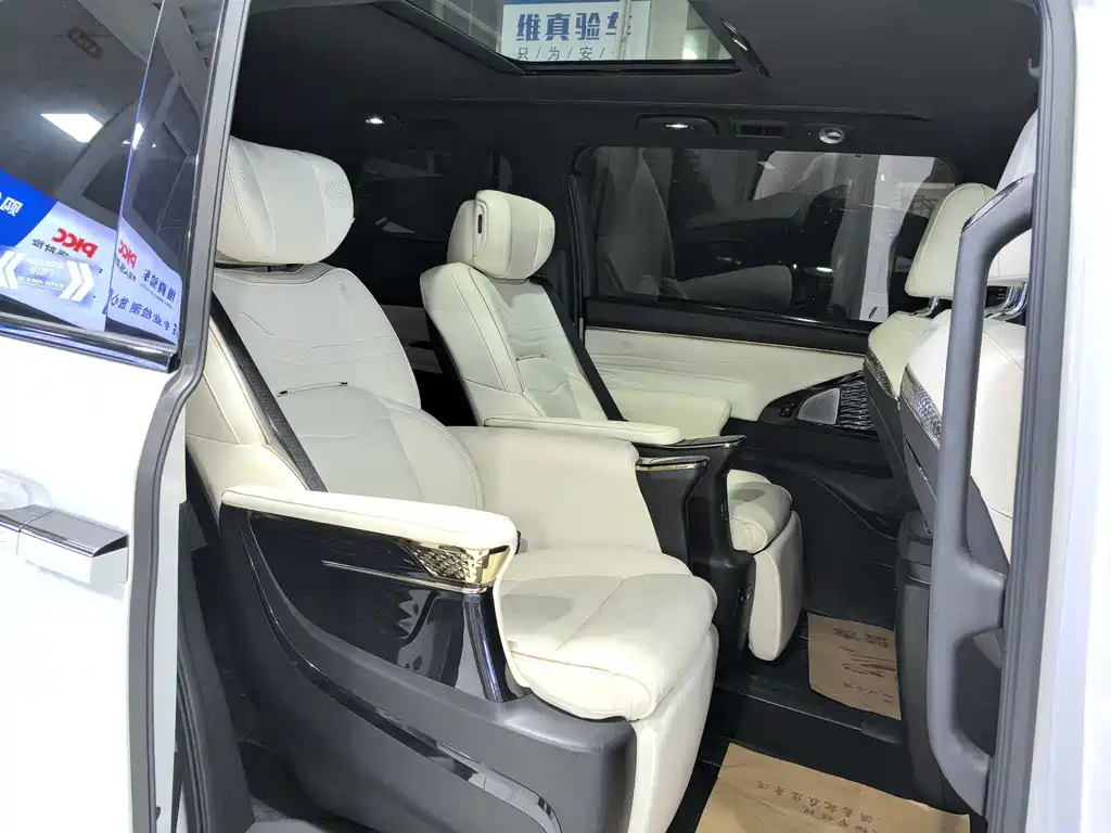 GAC Motor Trumpchi M8 2024 — фото 10