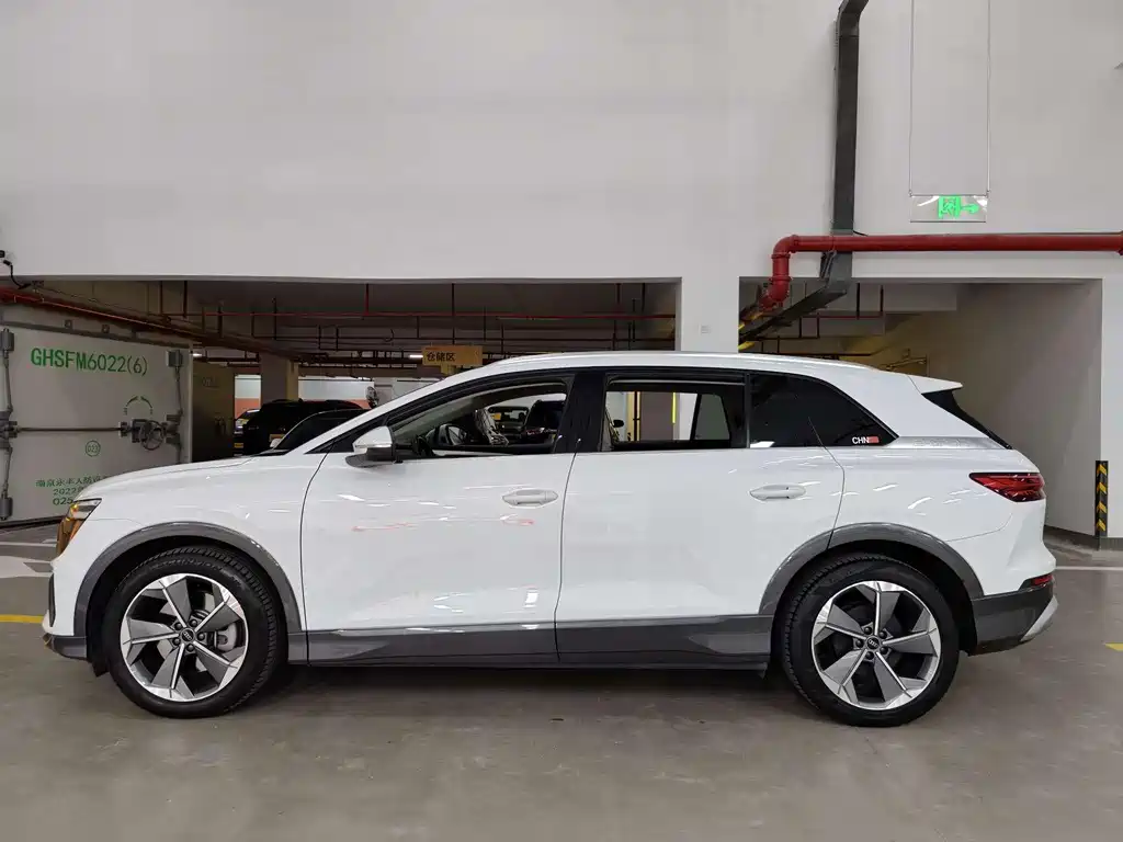 Audi Q5 e-tron 2022 — фото 2