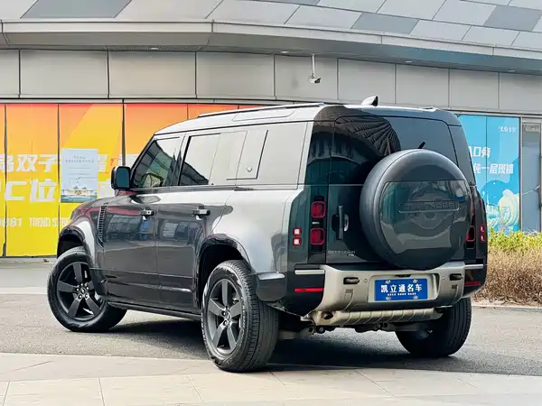 Land Rover Defender 2023