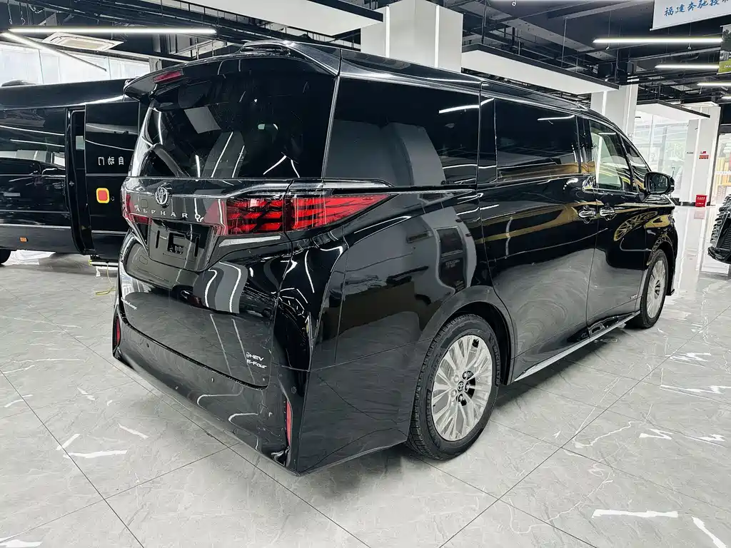 Toyota Alphard — фото 8