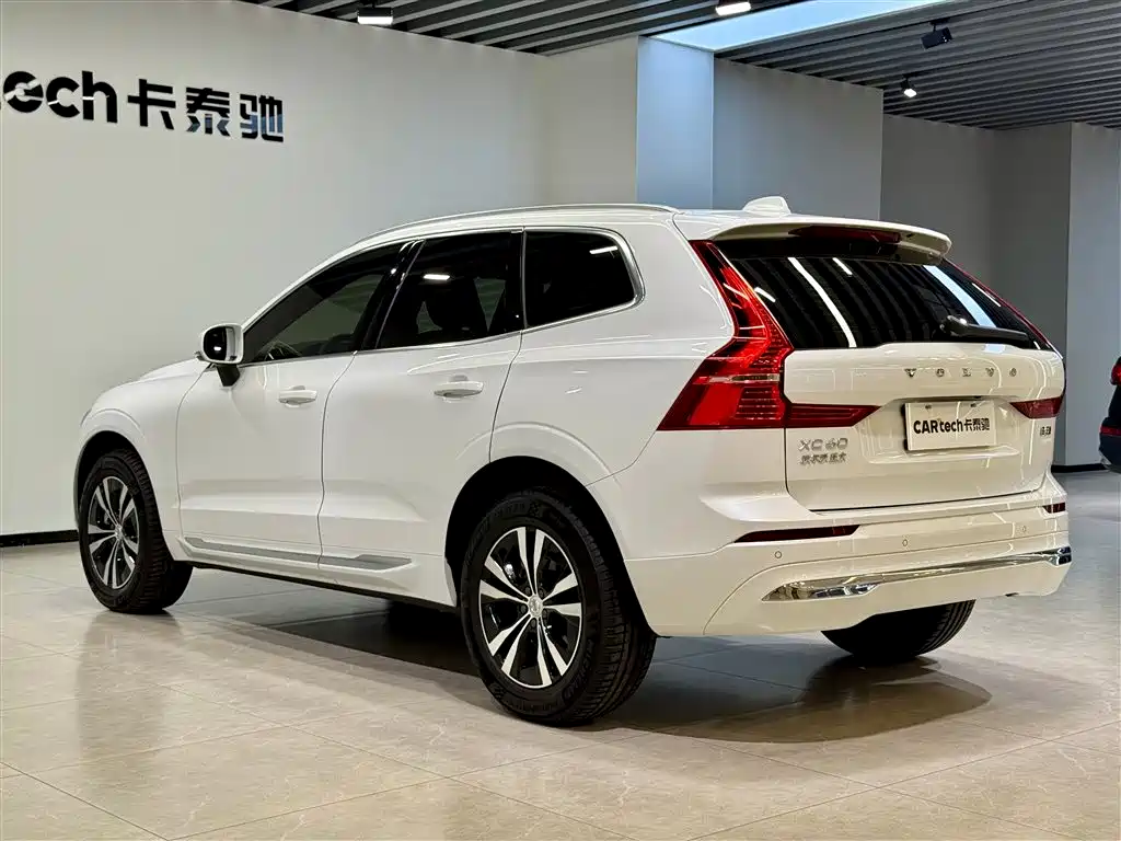 Volvo XC60 2025 — фото 6