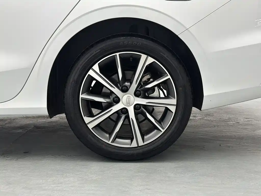 Geely Emgrand 2023 — фото 18