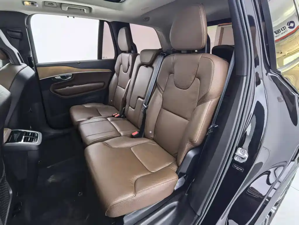 Volvo XC90 2020 — фото 16