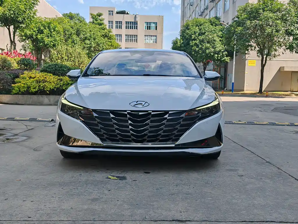 Hyundai Elantra 2022