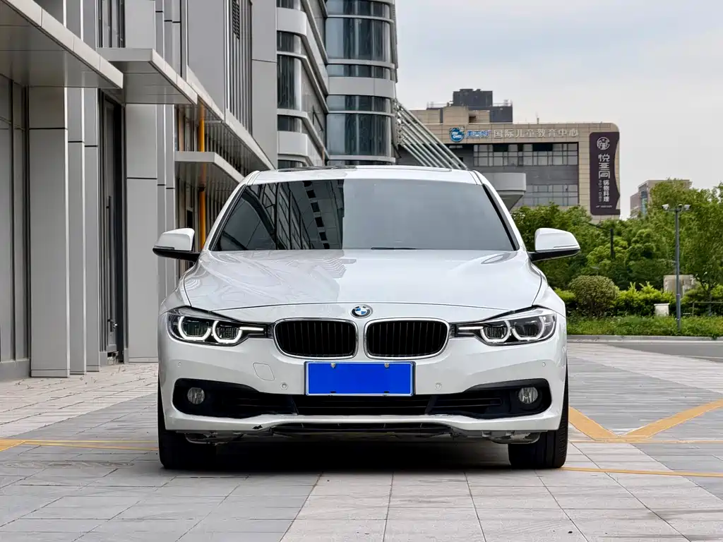 BMW 3 Series 2018 — фото 2