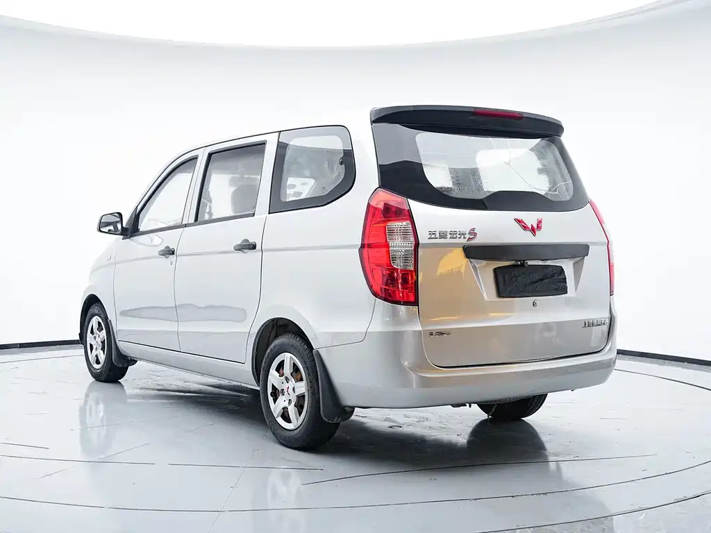 Wuling Hongguang 2015